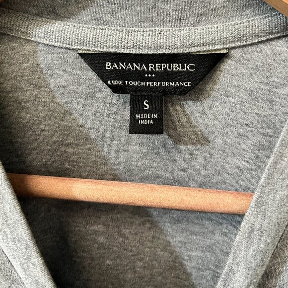 Banana Republic Light Grey Luxury-Touch Performance T-Shirt Small Short Sleeve - Picture 2 of 4